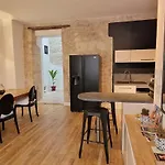 Le Saint Baudile 80sqm Parking Ac Church View Appartement