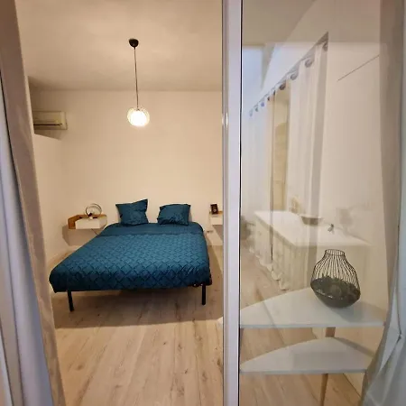 Apartment Le Saint Baudile 80sqm Parking Ac Church View