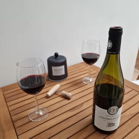 Apartment Le Saint Baudile 80sqm Parking Ac Church View *