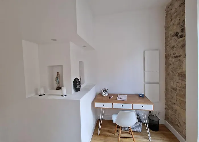 Le Saint Baudile 80sqm Parking Ac Church View Lägenhet *