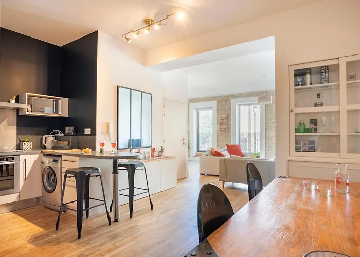 Lägenhet Le Saint Baudile 80sqm Parking Ac Church View Nîmes