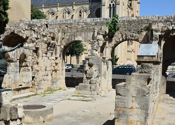 Le Saint Baudile 80sqm Parking Ac Church View Lägenhet