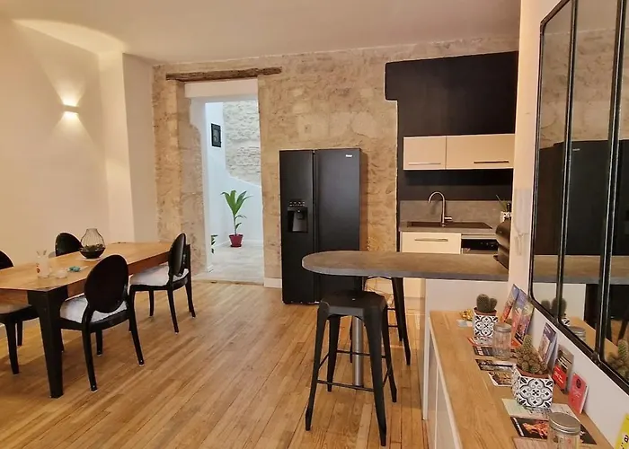 Le Saint Baudile 80sqm Parking Ac Church View Lägenhet