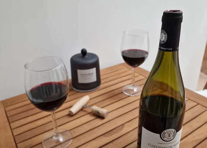 Lägenhet Le Saint Baudile 80sqm Parking Ac Church View *