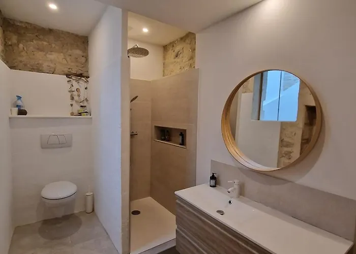 Le Saint Baudile 80sqm Parking Ac Church View Lägenhet Nîmes