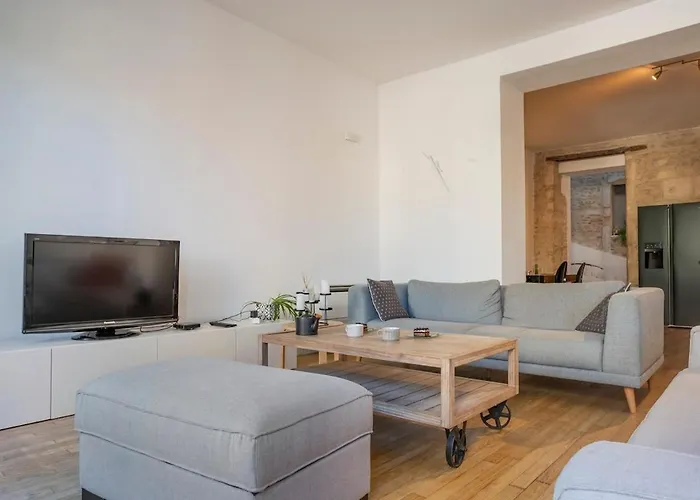 Lägenhet Le Saint Baudile 80sqm Parking Ac Church View Nîmes