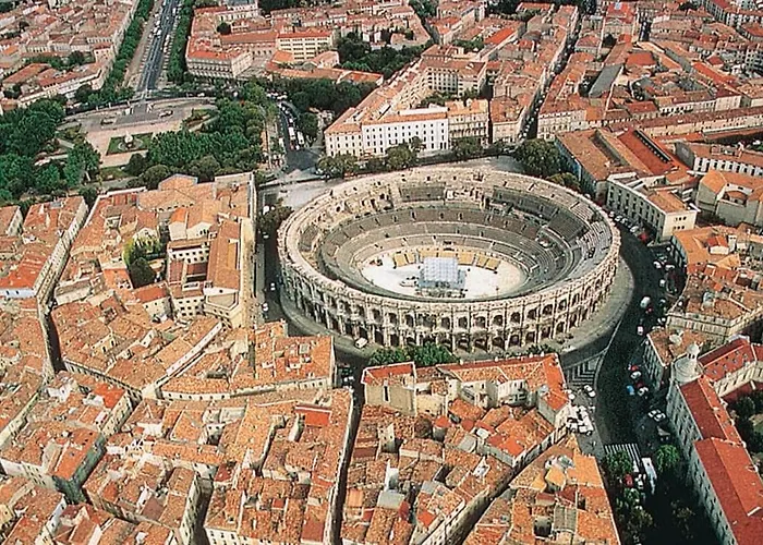 Lägenhet Le Saint Baudile 80sqm Parking Ac Church View *